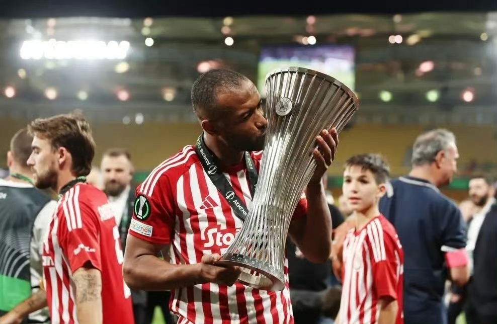 紧张对决,欧洲强队鏖战争夺冠军资格 紧张对决,欧洲强队鏖战争夺冠军资格