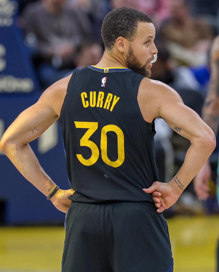 库里惊艳全场,状态爆棚助攻爆棚,冲击季后赛逆转取胜! 库里惊艳全场,状态爆棚助攻爆棚,冲击季后赛逆转取胜!