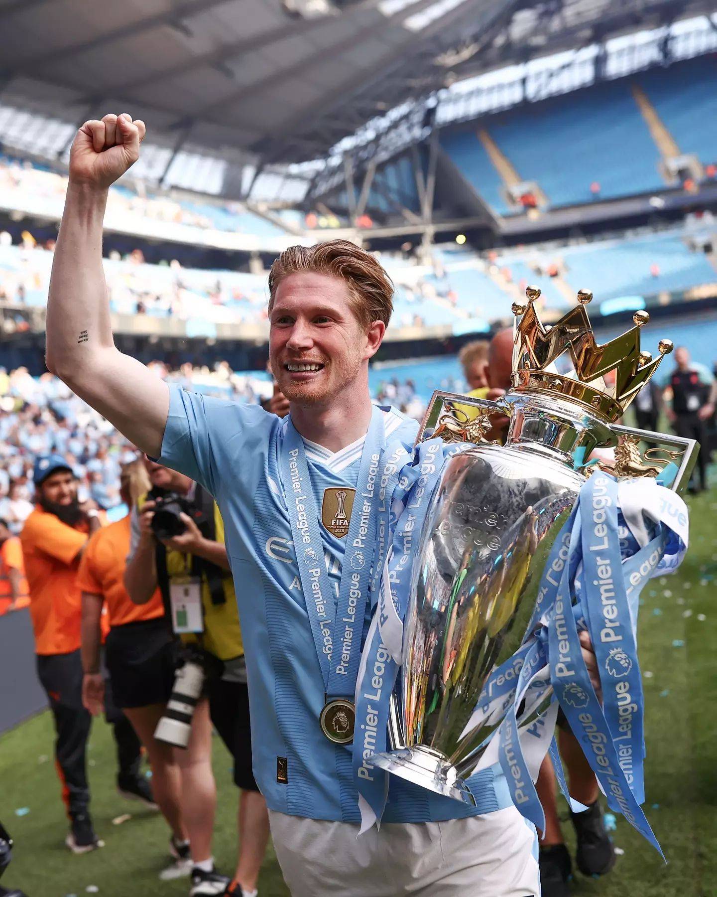 德布劳内迎来二十赛季高光表现，塞尔维亚队球迷沸腾！