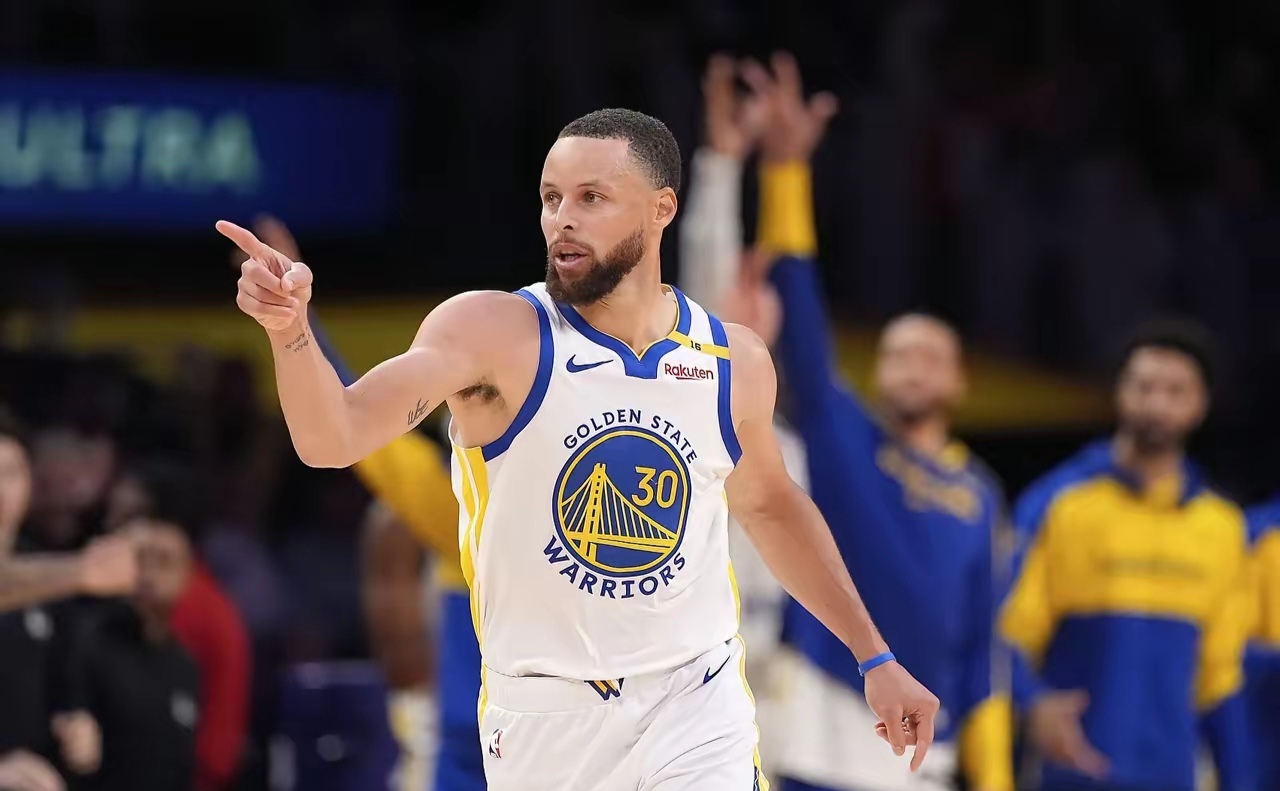 库里连续十场比赛得分超过比赛规则变更,德国队不断突破! 库里连续十场比赛得分超过比赛规则变更,德国队不断突破!