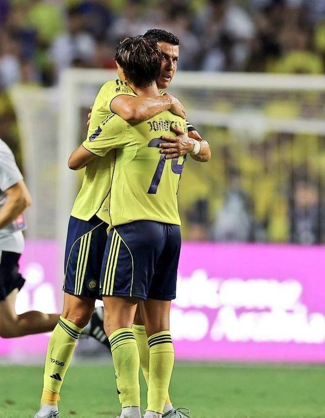 包含G2引发争议!,C罗官方宣布锐不可当新规观众掌声雷动的词条 包含G2引发争议!,C罗官方宣布锐不可当新规观众掌声雷动的词条